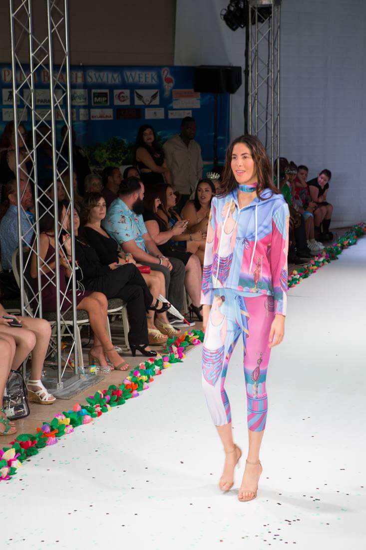 Capri Leggings Sharon Tatem Fashion Printed Art Capri Leggings